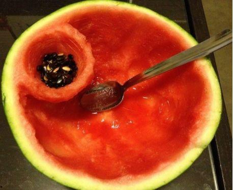 水吃瓜忍,忍辱负重，探寻生活真谛