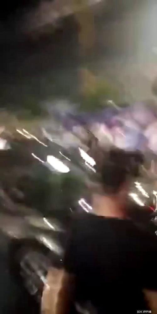 吃瓜群众发生口角