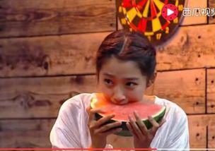 姿态吃瓜笑死,笑料横生！揭秘趣味横生的姿态吃瓜瞬间